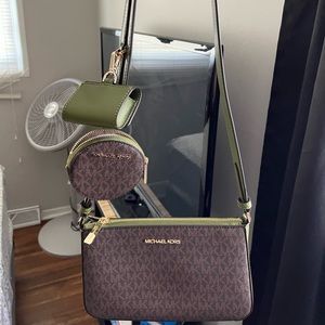NWT Micheal Kors jet set travel Evergreen